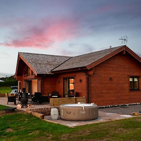 Cuddfan Lodge On A Gorgeous Private Lake Newport  Dış mekan fotoğraf