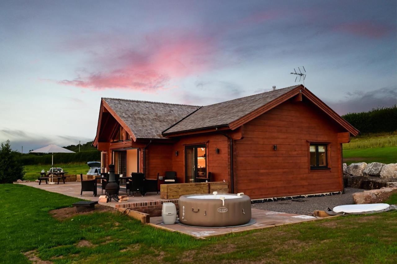 Cuddfan Lodge On A Gorgeous Private Lake Newport  Dış mekan fotoğraf